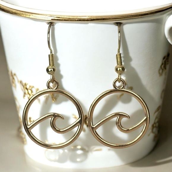 5 For $25💫Golden Ocean Wave Dangles Earrings - Picture 4 of 6